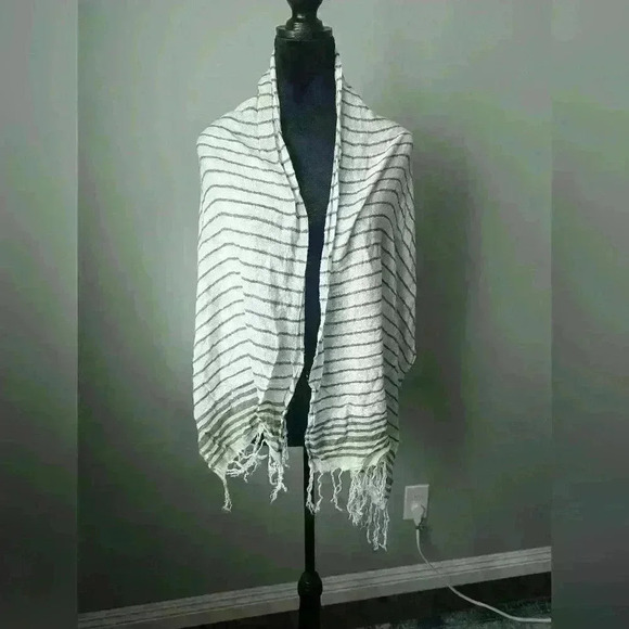 H&M Green and White Striped Scarf - Picture 2 of 4